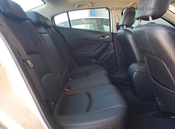 3MZBN1V30JM158479 2018 MAZDA 3 White Widok tylnych siedzeń