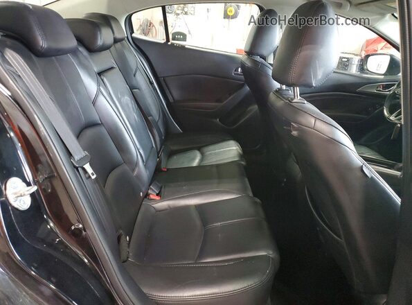 3MZBN1V32JM197767 2018 MAZDA 3 Black Հետևի նստատեղերի տեսք