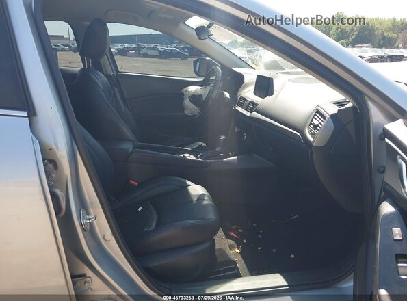 3MZBN1V33JM181271 2018 MAZDA 3 Silver Front interior view
