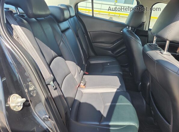 3MZBN1V39JM166399 2018 MAZDA 3 Black Հետևի նստատեղերի տեսք