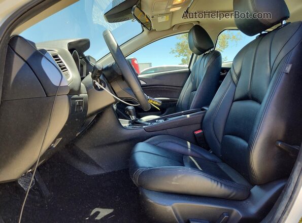 3MZBN1V75HM123627 2017 MAZDA 3 Белый Вид салона спереди