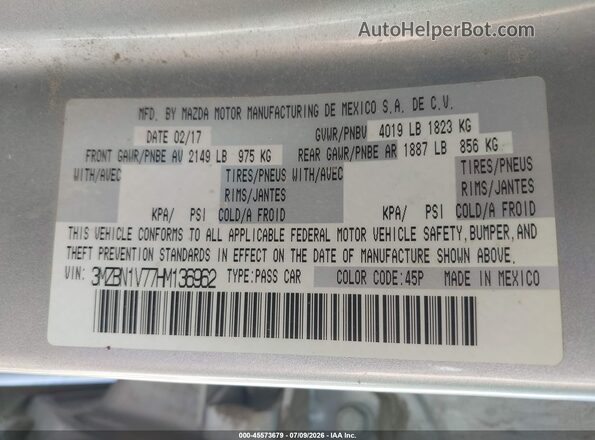 3MZBN1V77HM136962 2017 MAZDA 3 Silver Vista del compartimento del motor