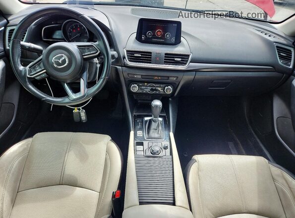 3MZBN1W34JM175039 2018 MAZDA 3 Red Առջևի վահանակի տեսք