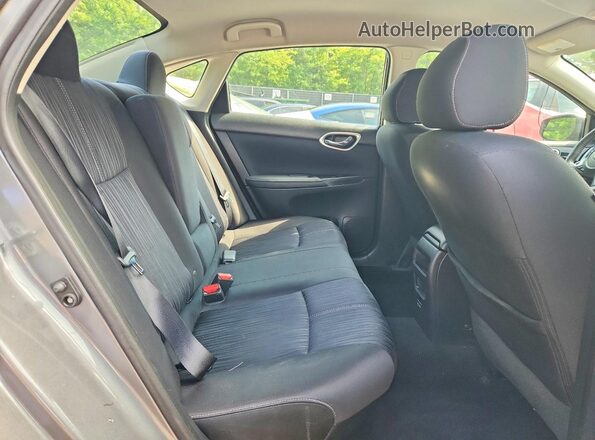 3N1AB7AP0JY212913 2018 NISSAN SENTRA Gray Հետևի նստատեղերի տեսք
