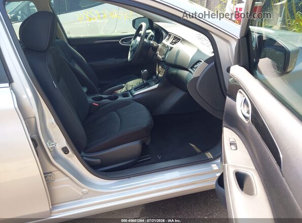 3N1AB7AP0JY216766 2018 NISSAN SENTRA Silver Vista interior delantera