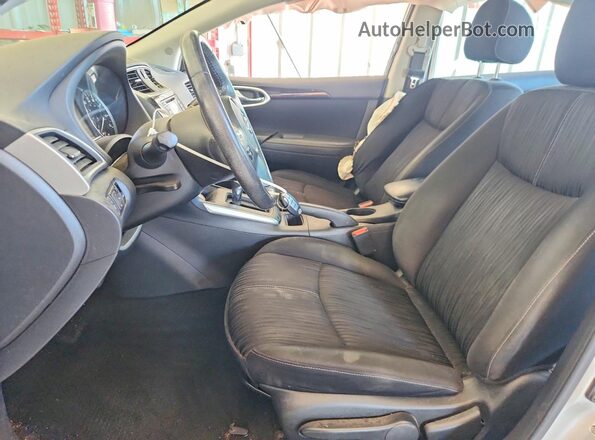 3N1AB7AP0JY268091 2018 NISSAN SENTRA Silver Вид салону спереду
