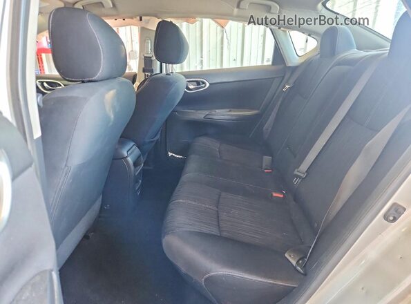 3N1AB7AP0JY268091 2018 NISSAN SENTRA Silver Вид задніх сидінь