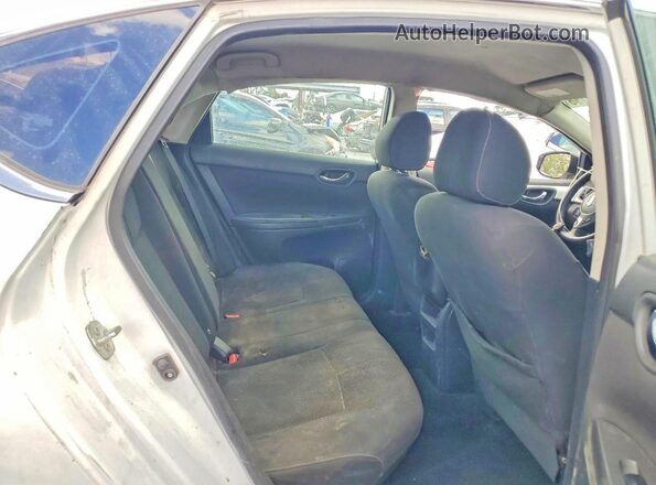 3N1AB7AP0JY319301 2018 NISSAN SENTRA White Rear seats view