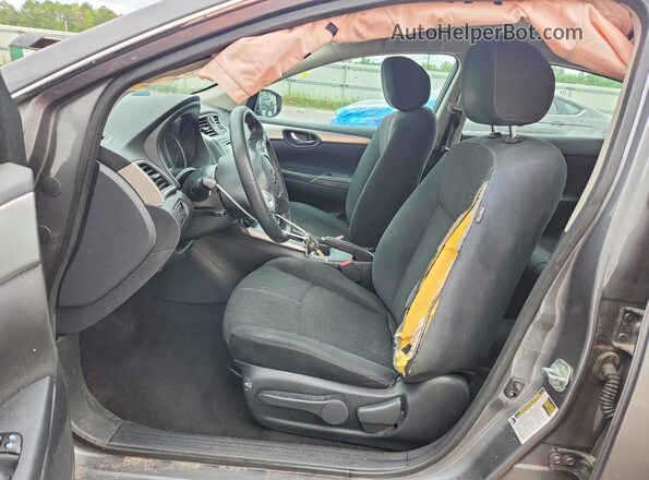 3N1AB7AP0JY337412 2018 NISSAN SENTRA Gray Вид салону спереду