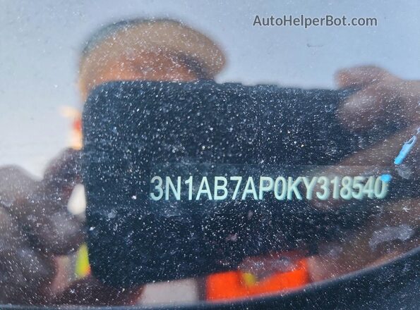 3N1AB7AP0KY318540 2019 NISSAN SENTRA Silver ძრავის განყოფილების ხედი