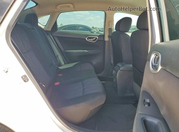 3N1AB7AP1JY244219 2018 NISSAN SENTRA Белый Вид задней части салона