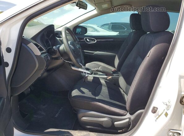 3N1AB7AP1JY244219 2018 NISSAN SENTRA Белый Вид салона спереди