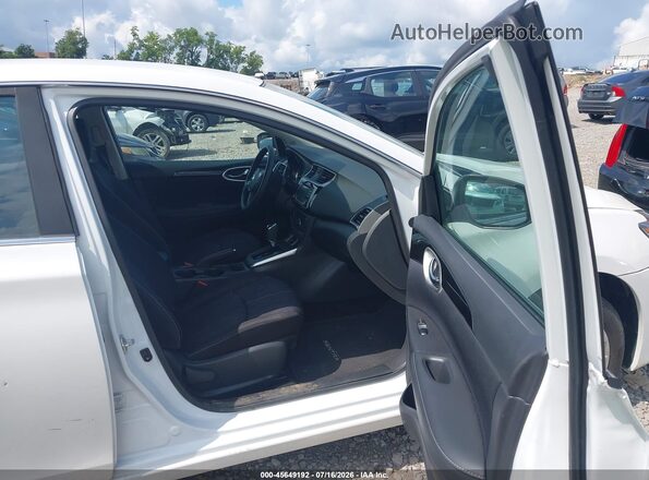 3N1AB7AP2JY264690 2018 NISSAN SENTRA Белый Вид салона спереди