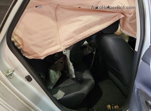 3N1AB7AP3JL625325 2018 NISSAN SENTRA Silver Հետևի նստատեղերի տեսք