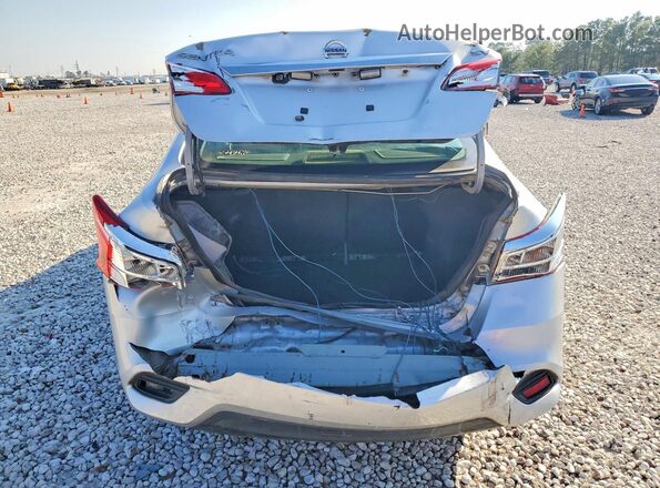 3N1AB7AP3JL662777 2018 NISSAN SENTRA Серебряный Вид сзади