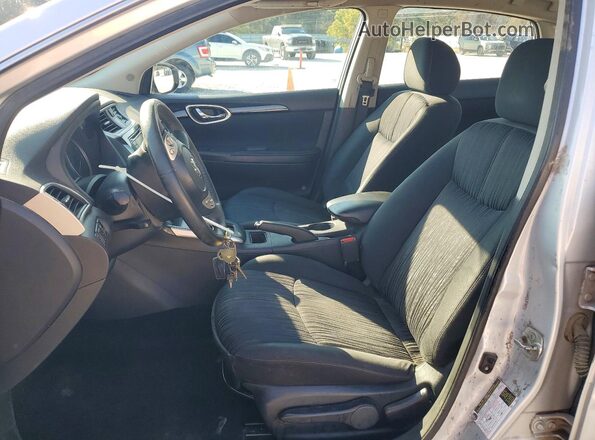 3N1AB7AP3JL662777 2018 NISSAN SENTRA Серебряный Вид салона спереди