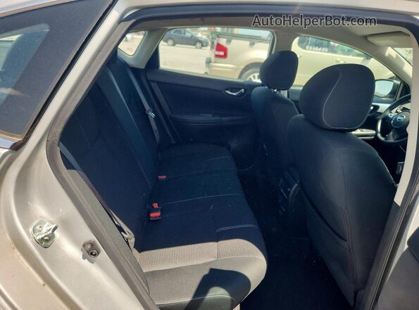 3N1AB7AP3JY337243 2018 NISSAN SENTRA Silver Հետևի նստատեղերի տեսք