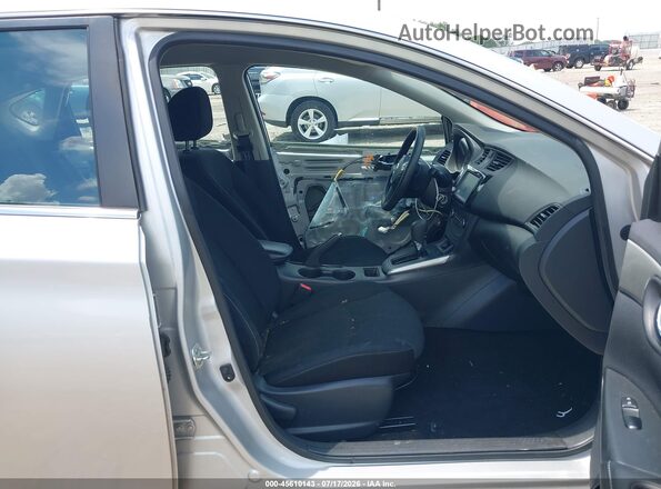 3N1AB7AP3KY406515 2019 NISSAN SENTRA Серебряный Вид салона спереди
