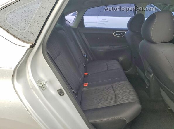 3N1AB7AP4JL663095 2018 NISSAN SENTRA Silver Widok tylnych siedzeń