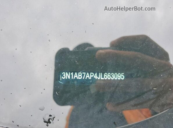3N1AB7AP4JL663095 2018 NISSAN SENTRA Silver Widok komory silnika