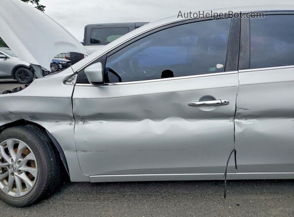 3N1AB7AP4JL663095 2018 NISSAN SENTRA Silver Widok wnętrza z przodu