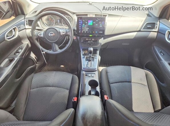 3N1AB7AP4JY213563 2018 NISSAN SENTRA White Vista del salpicadero
