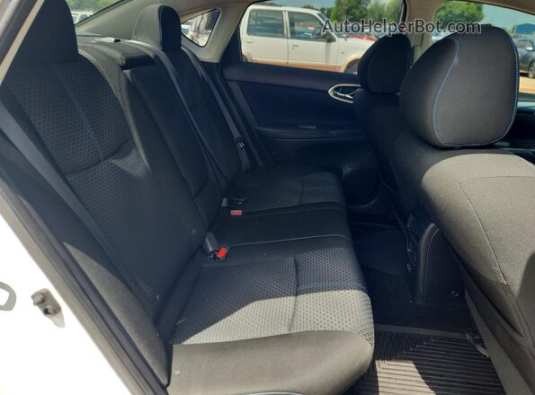 3N1AB7AP4JY213563 2018 NISSAN SENTRA White Vista de los asientos traseros