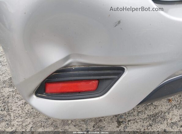 3N1AB7AP4JY227446 2018 NISSAN SENTRA Серебряный Вид спереди