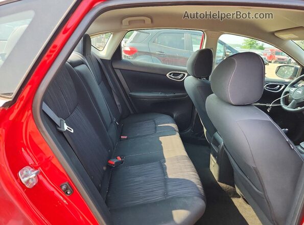 3N1AB7AP4JY262472 2018 NISSAN SENTRA Red Widok tylnych siedzeń
