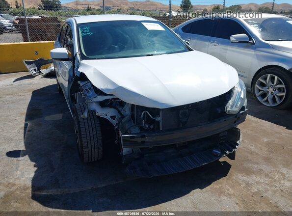3N1AB7AP4JY299974 2018 NISSAN SENTRA Белый Вид спереди