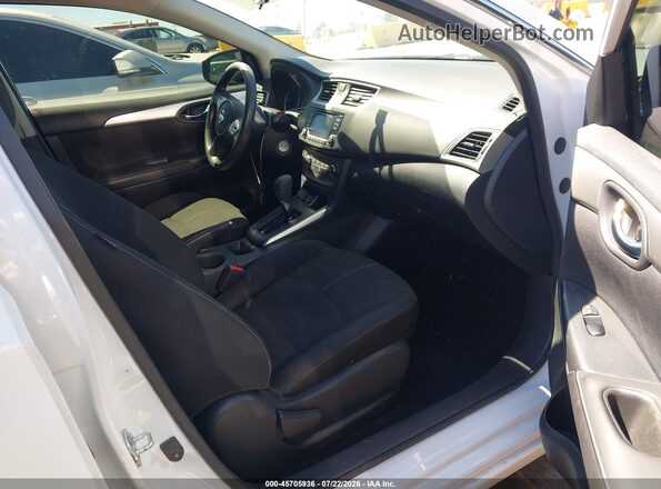 3N1AB7AP4JY299974 2018 NISSAN SENTRA Белый Вид салона спереди