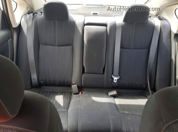3N1AB7AP5GL652115 2016 NISSAN SENTRA Silver Widok tylnych siedzeń