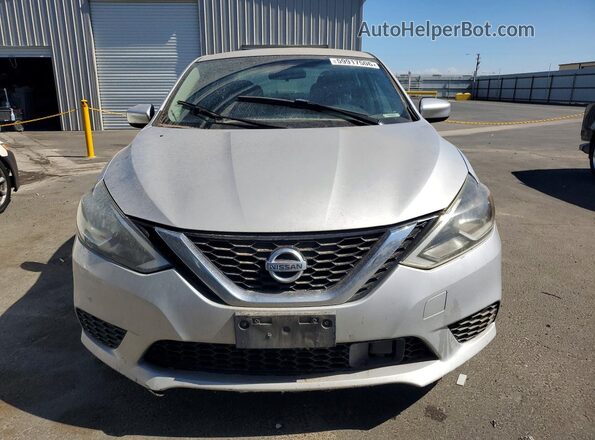 3N1AB7AP5JY245681 2018 NISSAN SENTRA Серебряный Вид спереди