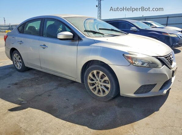 3N1AB7AP5JY245681 2018 NISSAN SENTRA Серебряный Передняя правая четверть