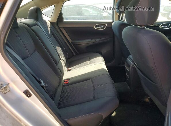 3N1AB7AP5JY245681 2018 NISSAN SENTRA Серебряный Вид задних сидений