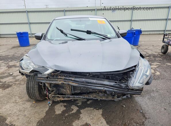 3N1AB7AP5JY298025 2018 NISSAN SENTRA Gray Widok z przodu