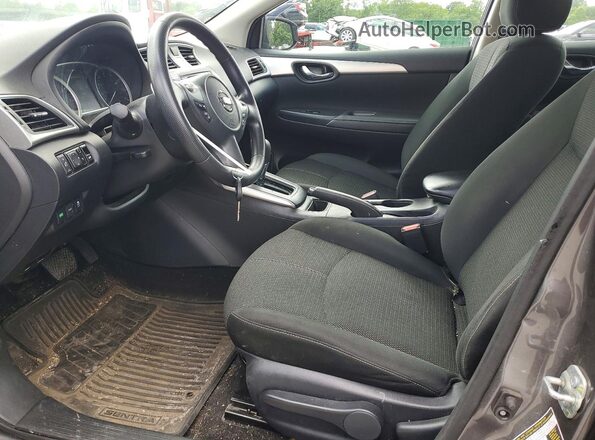 3N1AB7AP5JY333601 2018 NISSAN SENTRA Серебряный Вид салона спереди