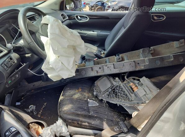3N1AB7AP6JL663373 2018 NISSAN SENTRA Silver Front interior view