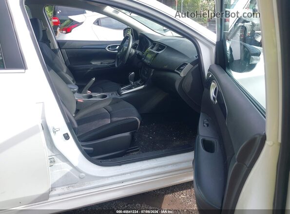 3N1AB7AP6JY259525 2018 NISSAN SENTRA Белый Вид салона спереди