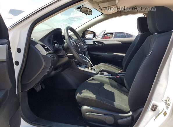 3N1AB7AP7JY236027 2018 NISSAN SENTRA Белый Вид салона спереди