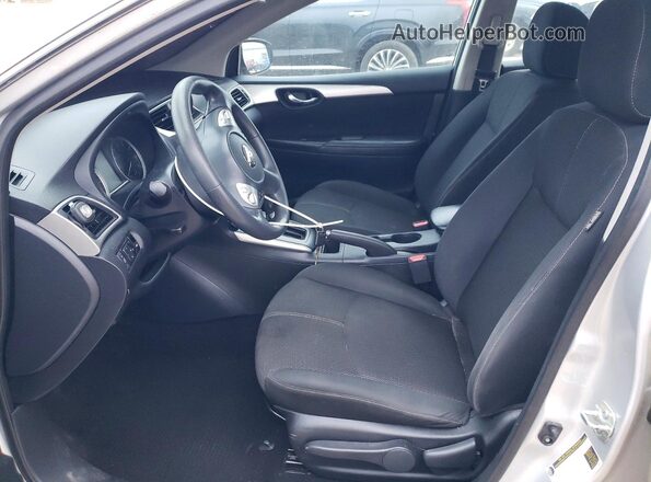3N1AB7AP7JY247559 2018 NISSAN SENTRA Silver Widok wnętrza z przodu