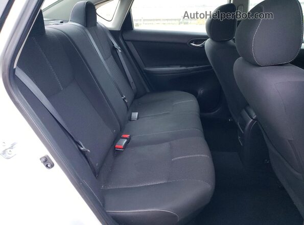 3N1AB7AP7JY247559 2018 NISSAN SENTRA Silver Widok tylnych siedzeń