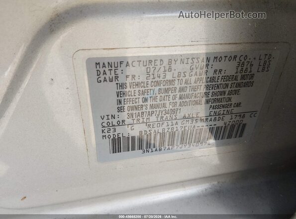 3N1AB7AP7JY340971 2018 NISSAN SENTRA Silver Vista del compartimento del motor