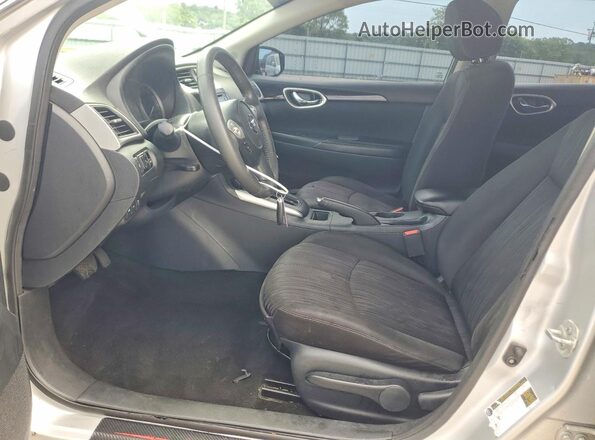 3N1AB7AP8HL694070 2017 NISSAN SENTRA Серебряный Вид салона спереди