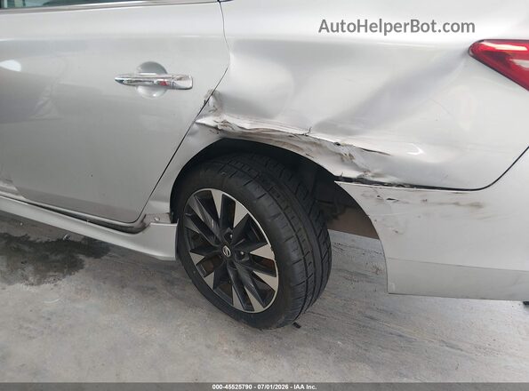 3N1AB7AP8HY220770 2017 NISSAN SENTRA Silver Widok z przodu