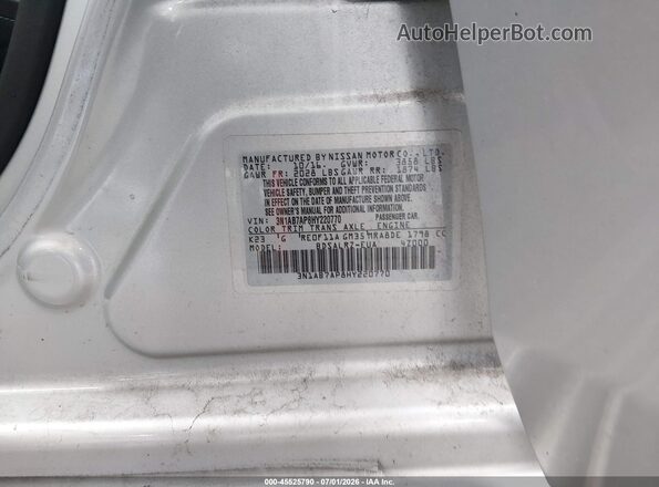 3N1AB7AP8HY220770 2017 NISSAN SENTRA Silver Widok komory silnika