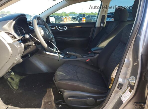 3N1AB7AP8HY357708 2017 NISSAN SENTRA Серебряный Вид салона спереди