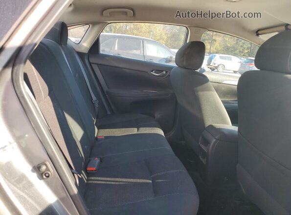3N1AB7AP8JY318042 2018 NISSAN SENTRA Silver Widok tylnych siedzeń
