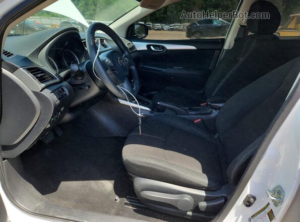 3N1AB7AP8JY321149 2018 NISSAN SENTRA Белый Вид салона спереди