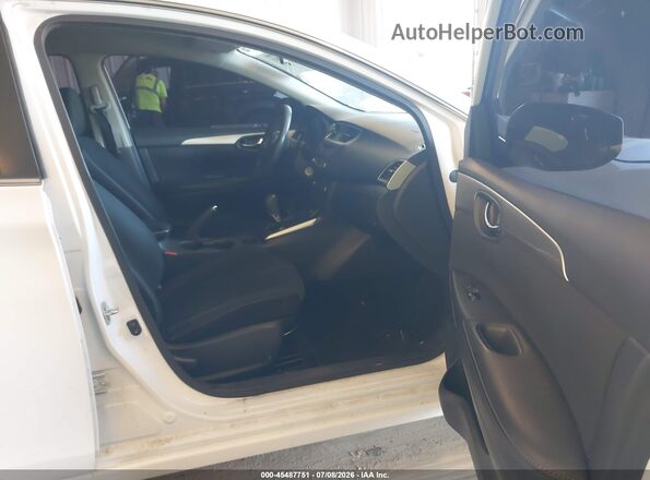 3N1AB7AP8JY333723 2018 NISSAN SENTRA Белый Вид салона спереди